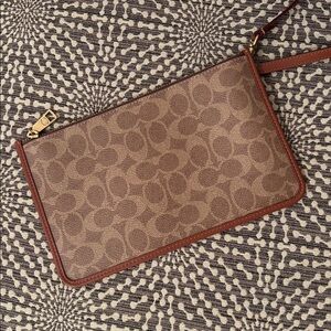 Coach Flat Signature Brown Wristlet Clutch Bag New without tags
